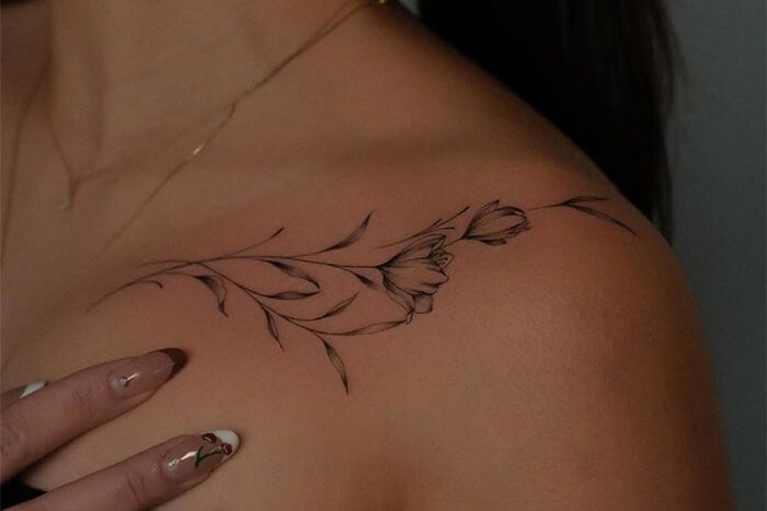 collarbone tattoo by Yana May